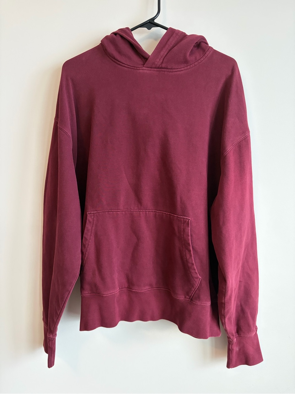 American Eagle men’s size Large maroon/burgundy pull over hoodie sweatshirt.